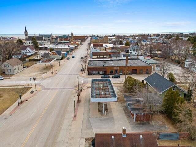 2106 Washington Street Two Rivers, WI 54241 - Photo 7 of 13 20250407141113052614000000-o