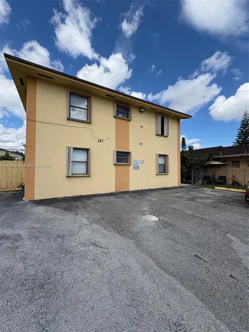 $2,000 | 231 East 7th Street, Unit 101, Hialeah, FL 33010