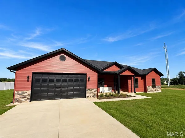 $300,000 | 318 Kearbey Drive, Poplar Bluff, MO 63901
