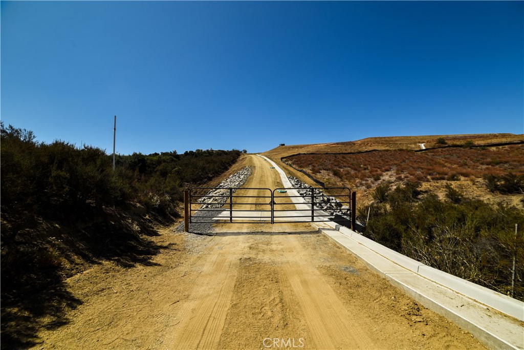 40495 East Benton Road Temecula, CA 92592 - Photo 20 of 45 a view of swimming pool
