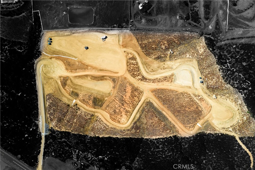 40495 East Benton Road Temecula, CA 92592 - Photo 8 of 45 a bathroom with a bathtub