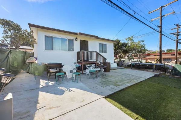 a view of a house with backyard and sitting area