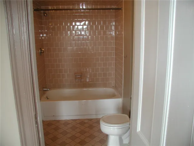 $2,400 | 100 Bowen Street, Unit 3W, Providence, RI 02906