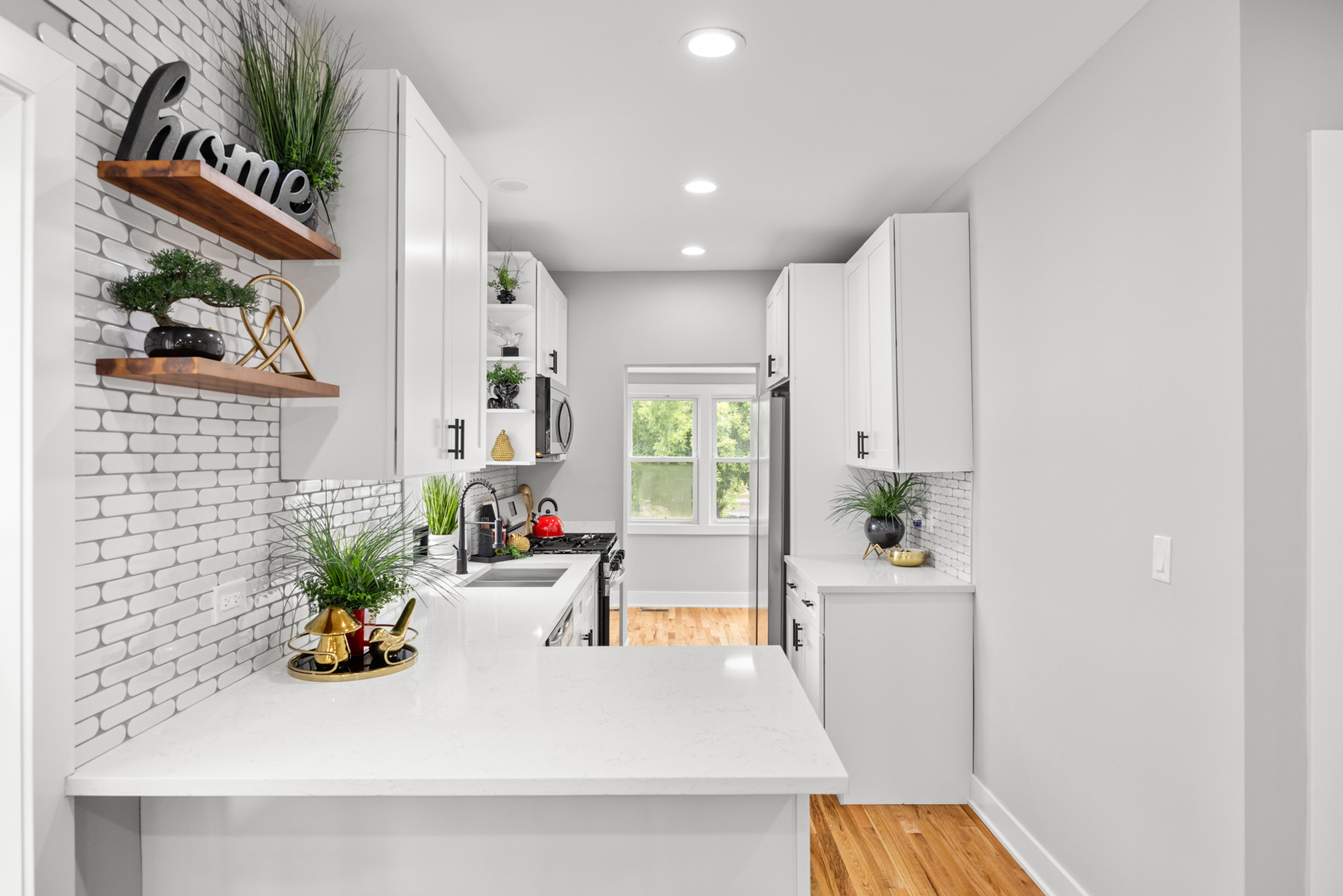 21 East 140th Court Riverdale, IL 60827 - Photo 6 of 29 a bathroom with a bathtub sink and mirror