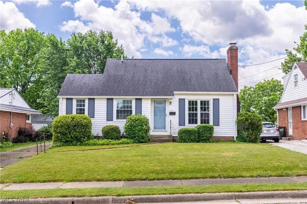 $199,900 | 224 Summit Street Southeast, North Canton, OH 44720