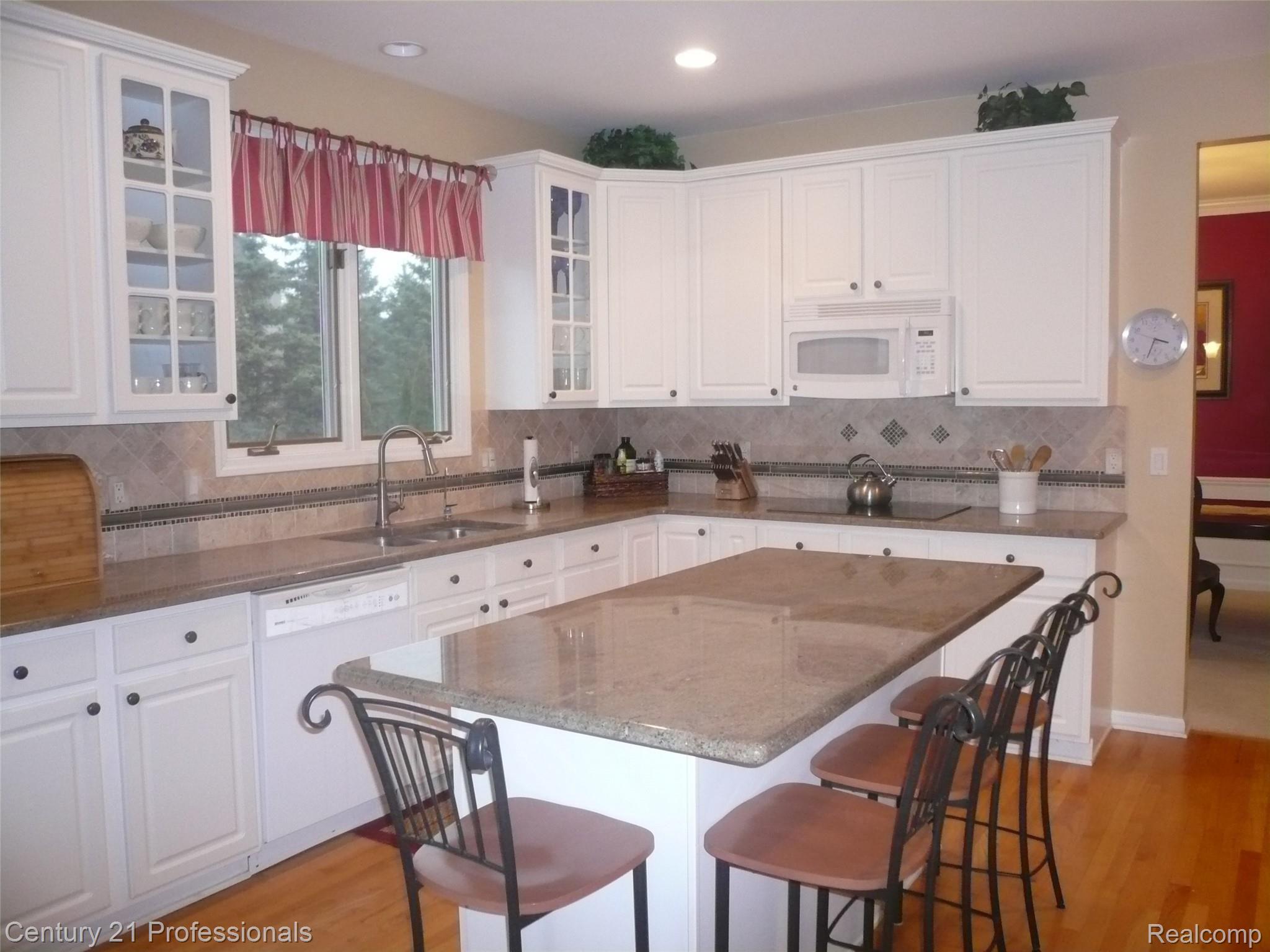 3863 Fawn Drive Rochester, MI 48306 - Photo 16 of 55 P1040207.JPG