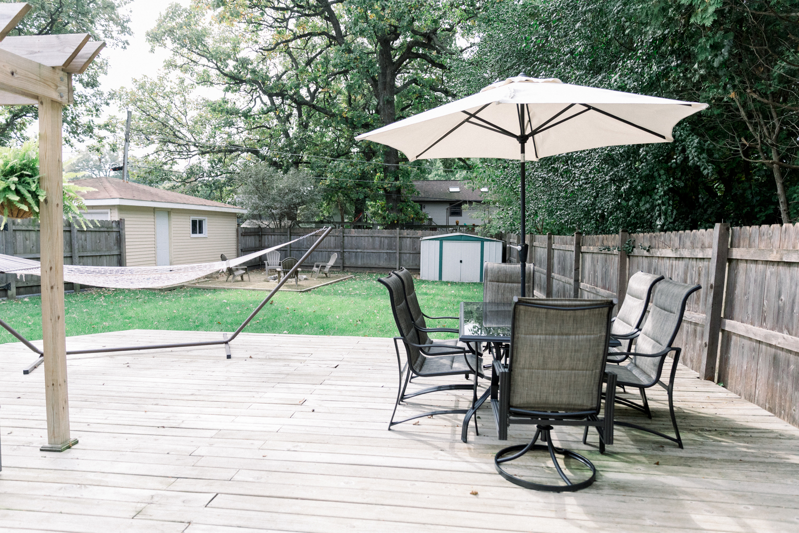 2119 Fairfield Road Lindenhurst, IL 60046 - Photo 20 of 22 a view of a backyard with sitting area