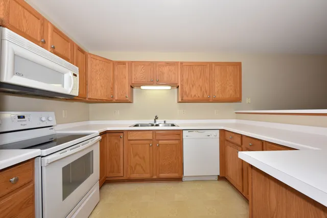 $160,000 | 3243 South 92nd Street, Unit 111, Milwaukee, WI 53227