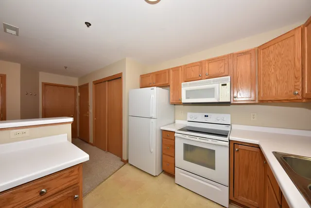 $160,000 | 3243 South 92nd Street, Unit 111, Milwaukee, WI 53227