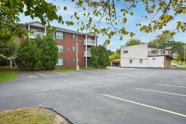$160,000 | 3243 South 92nd Street, Unit 111, Milwaukee, WI 53227