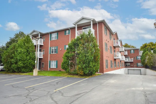 $160,000 | 3243 South 92nd Street, Unit 111, Milwaukee, WI 53227