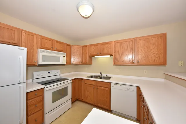 $160,000 | 3243 South 92nd Street, Unit 111, Milwaukee, WI 53227