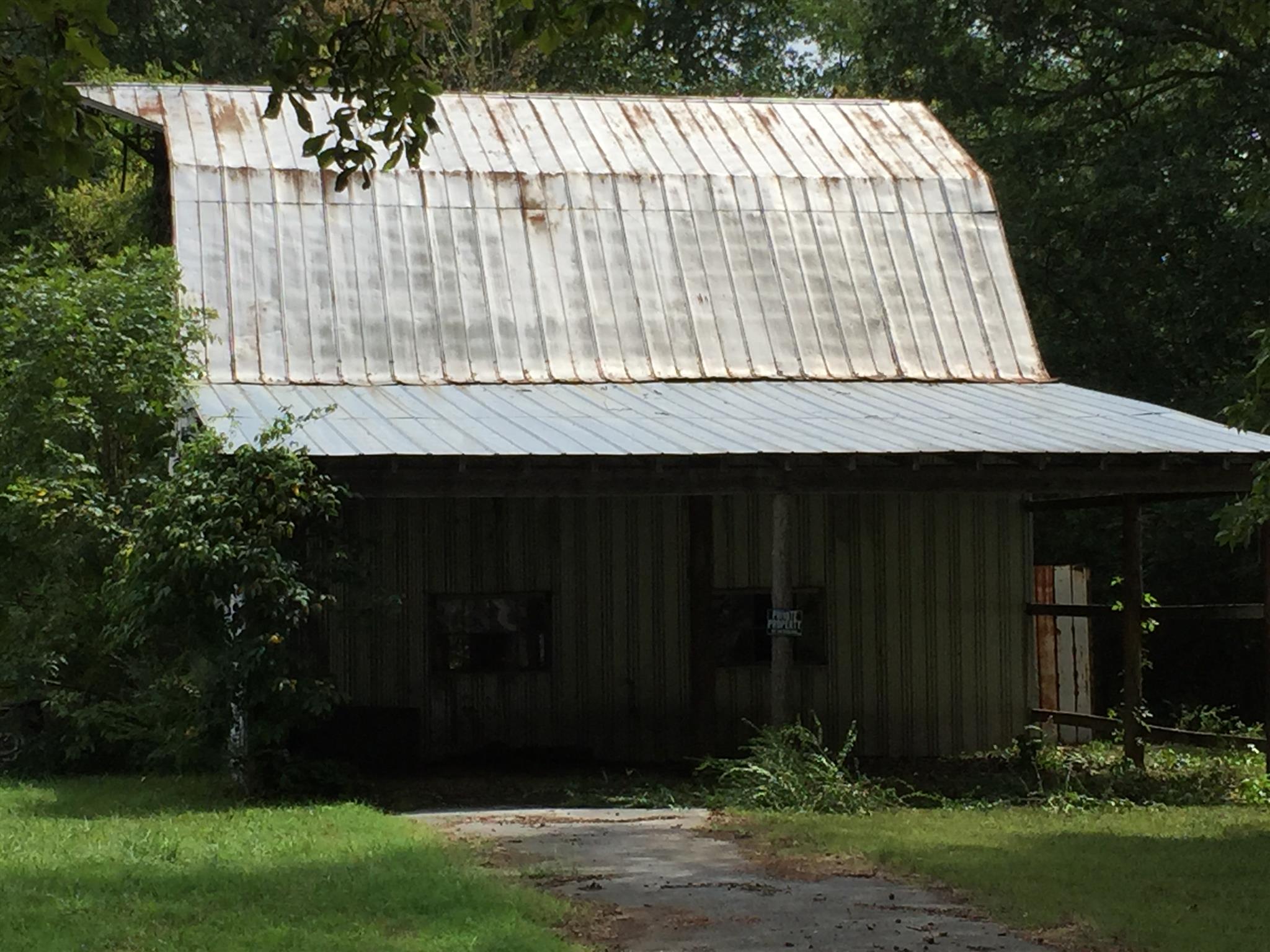 164 Chapman Chapel Road Pelham, TN 37366 - Photo 2 of 10 Large Barn