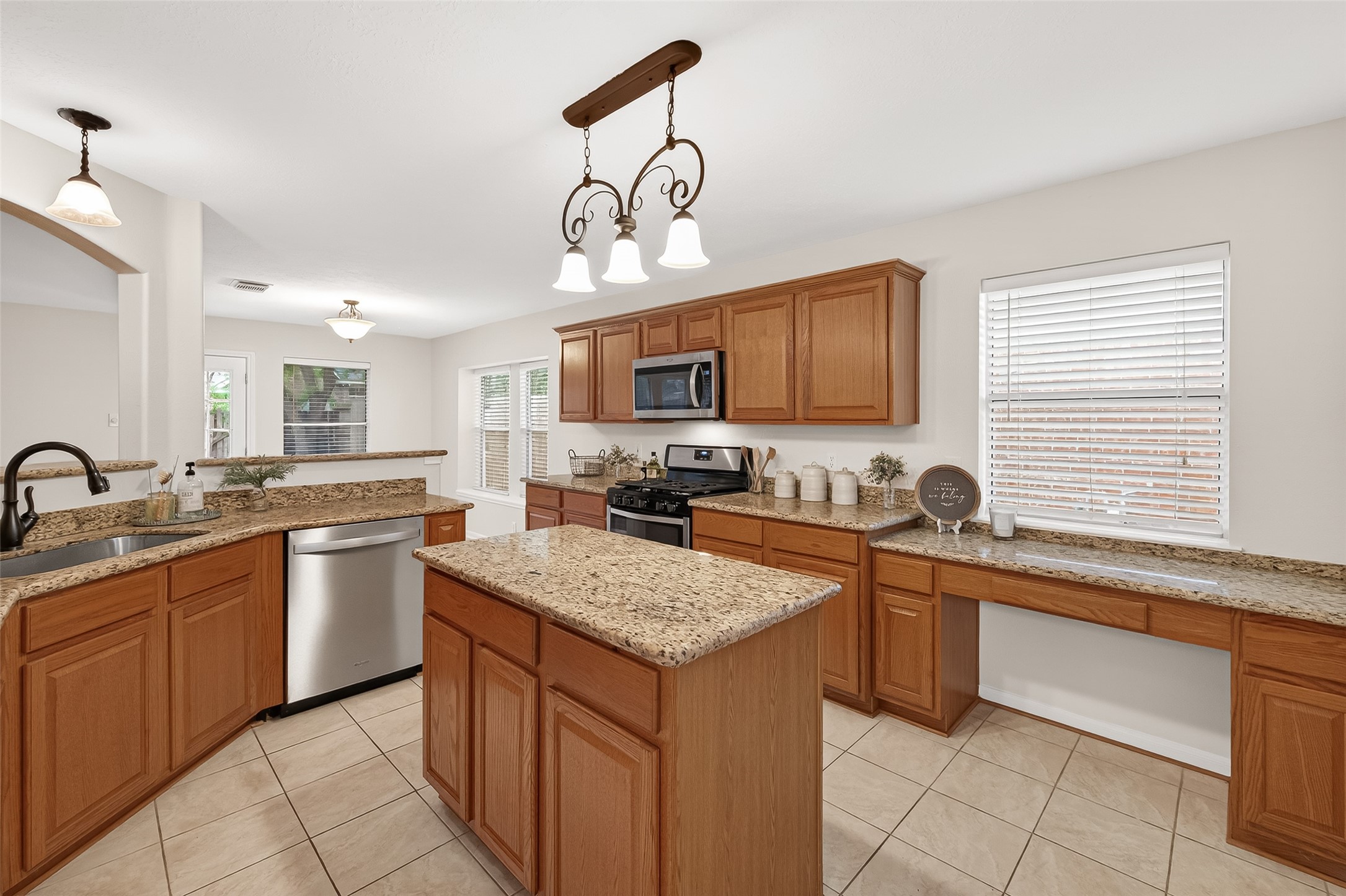 21411 Delridge Lane Spring, TX 77388 - Photo 10 of 35