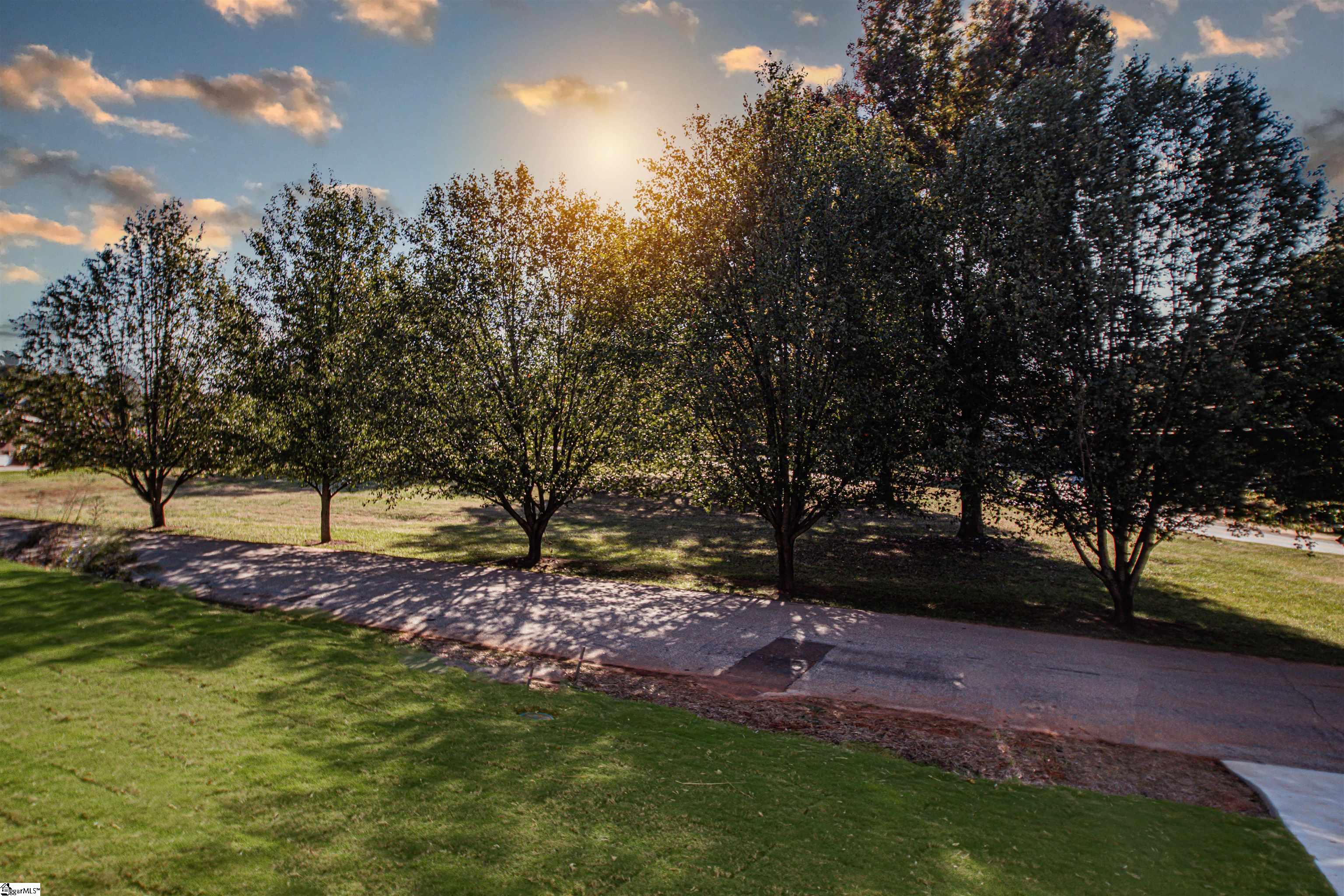 216 Plantation Road Greenville, SC 29605 - Photo 4 of 35 Gallery Image 4