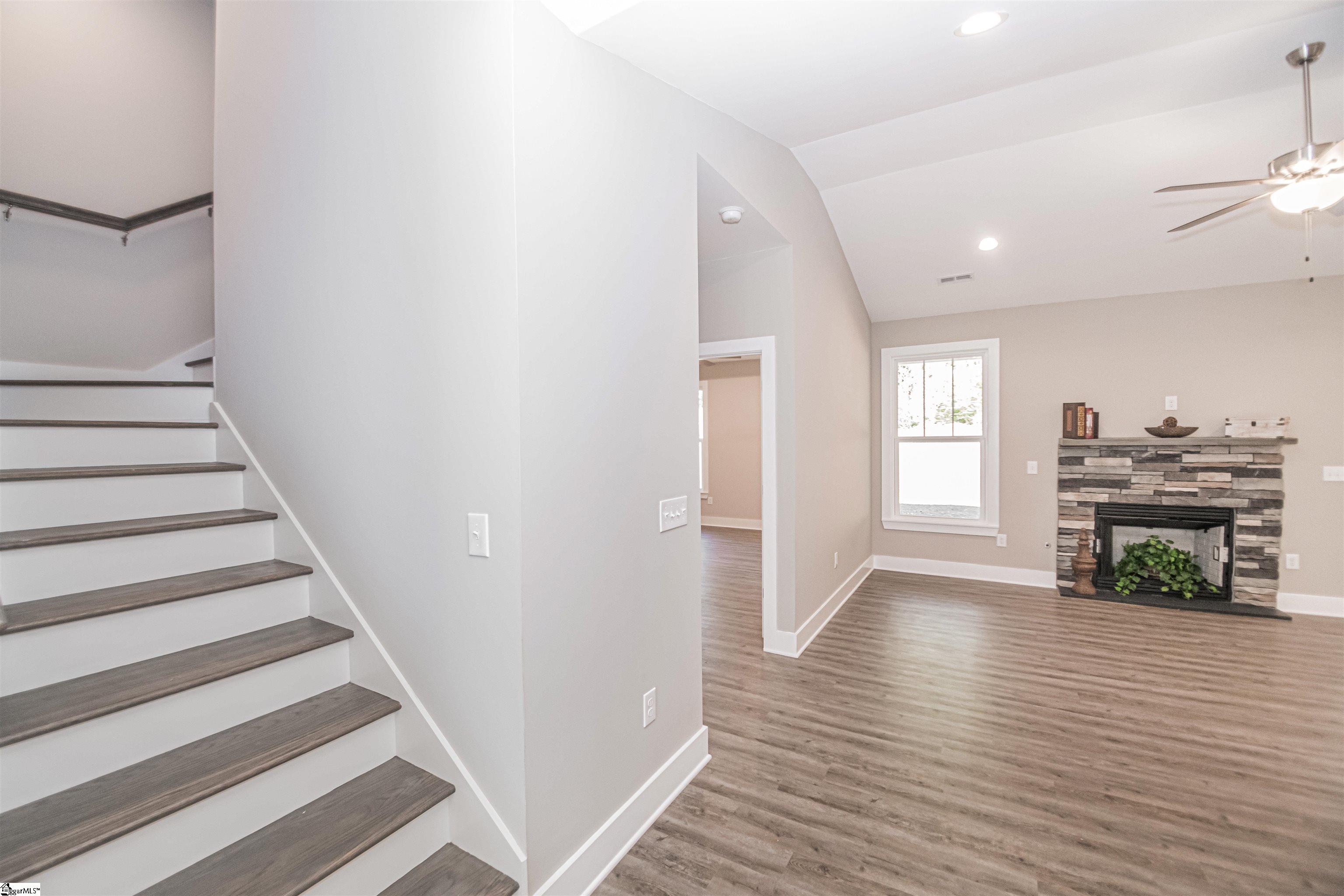216 Plantation Road Greenville, SC 29605 - Photo 5 of 35 Gallery Image 5