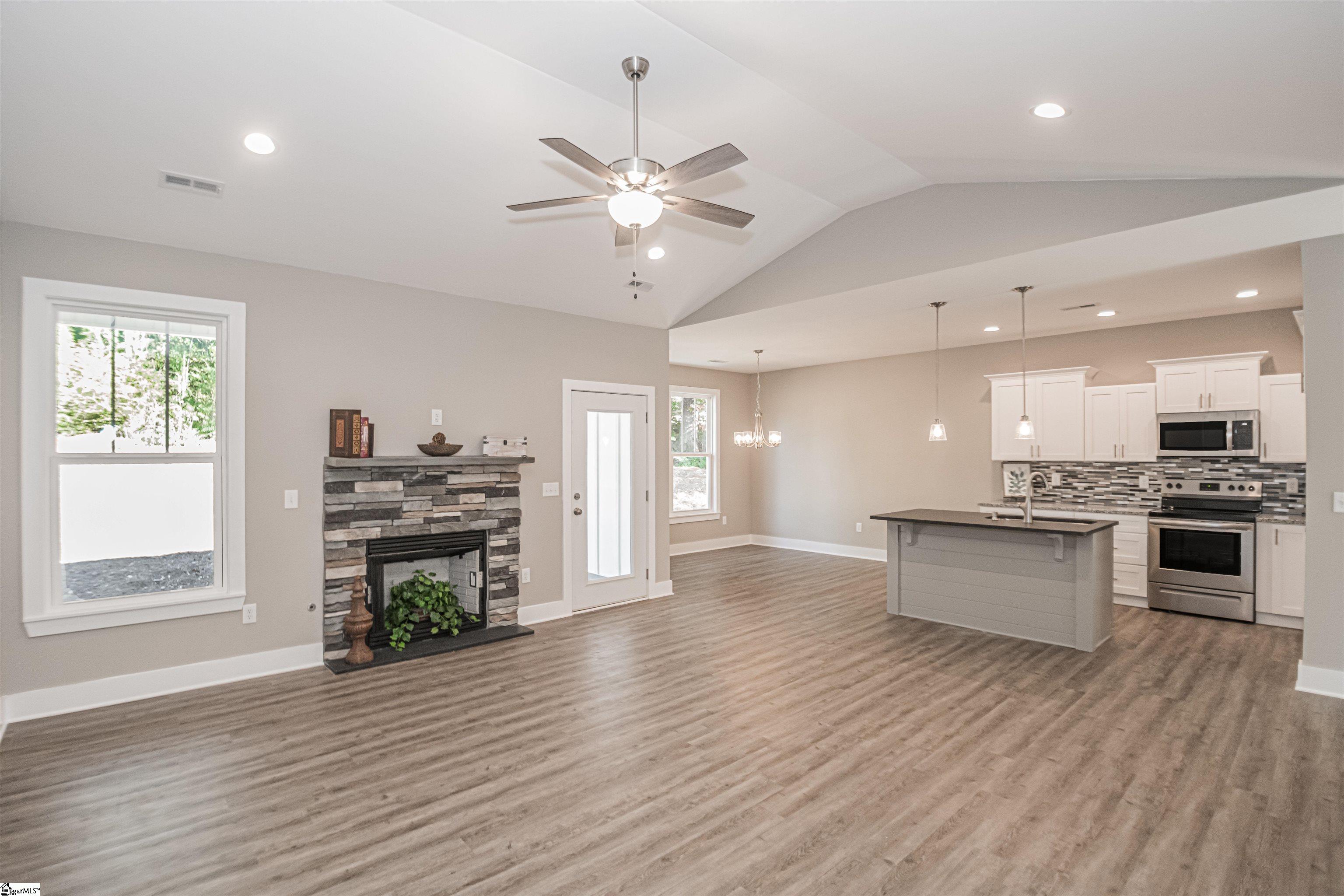 216 Plantation Road Greenville, SC 29605 - Photo 9 of 35 Gallery Image 9