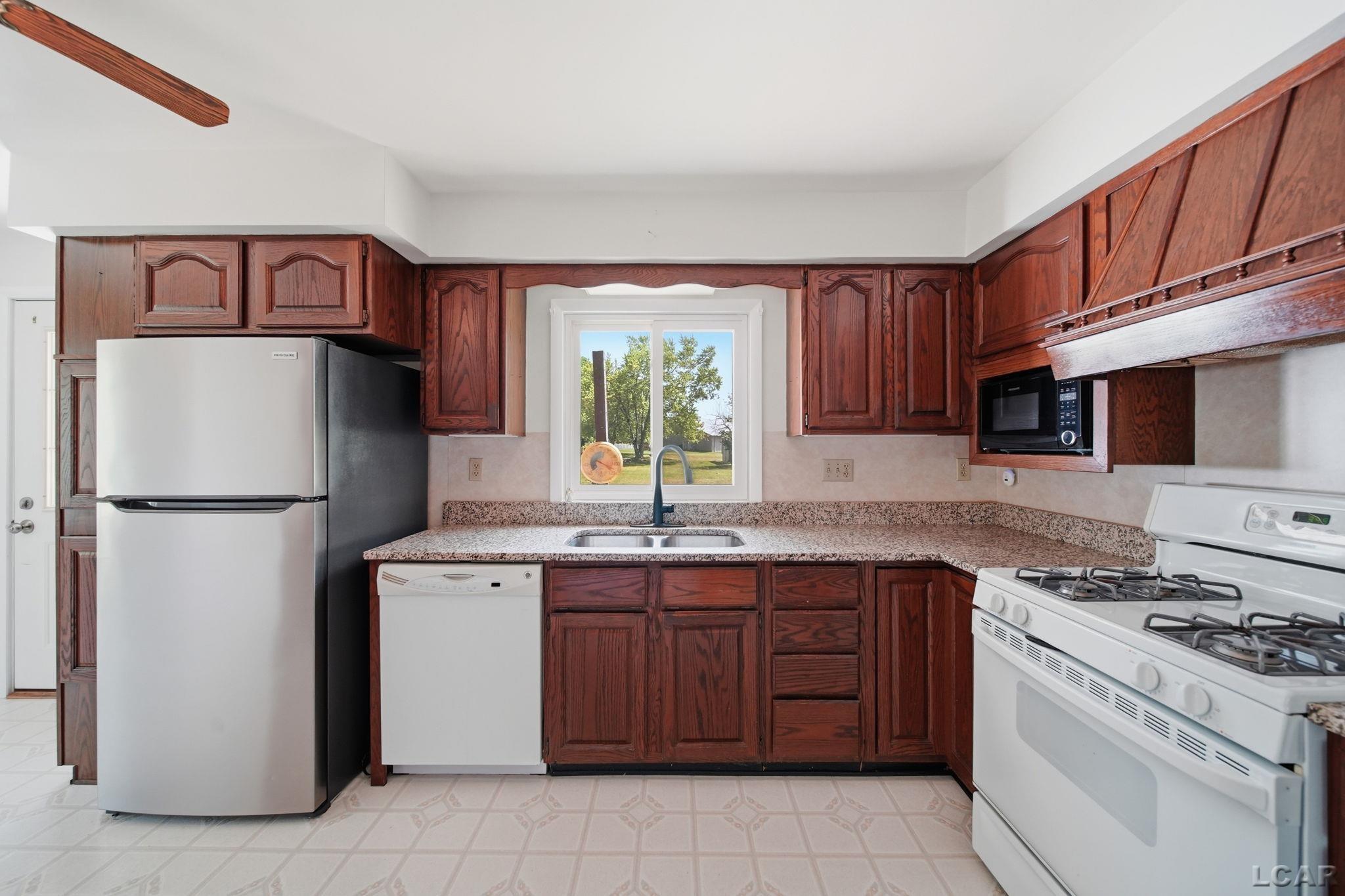 2745 East Carleton Road Adrian, MI 49221 - Photo 9 of 50