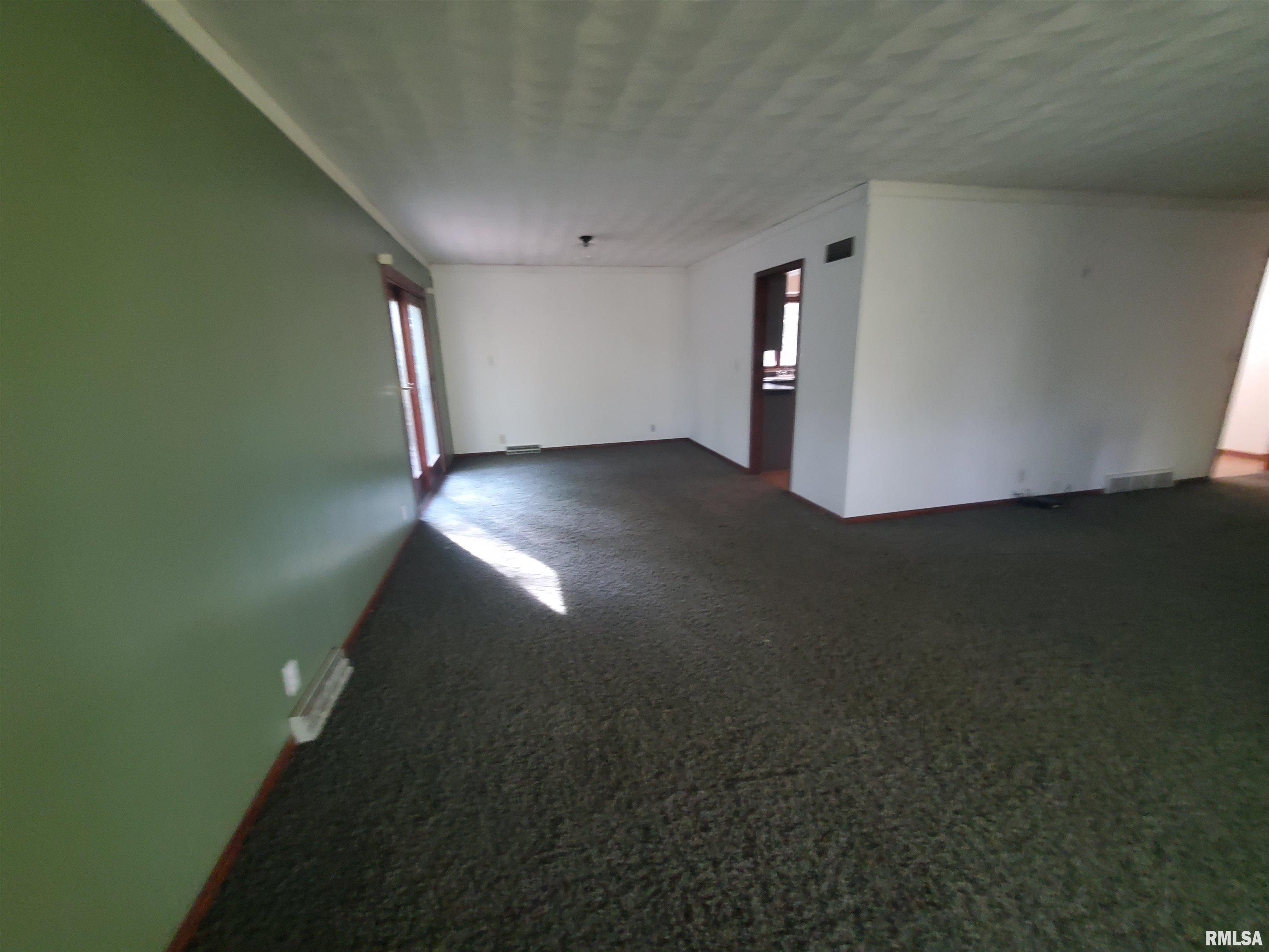 1637 Harrison Drive Clinton, IA 52732 - Photo 5 of 14