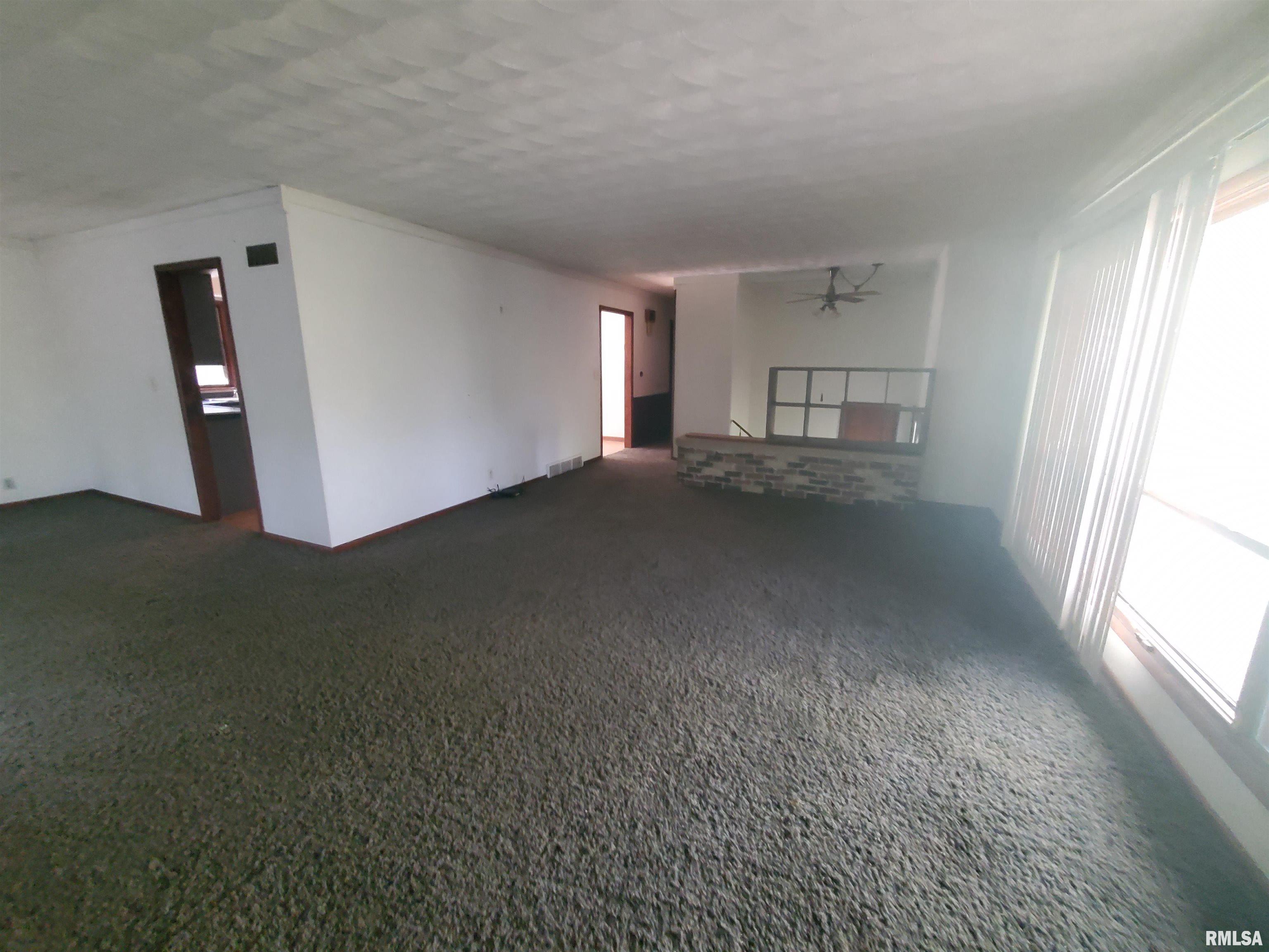 1637 Harrison Drive Clinton, IA 52732 - Photo 6 of 14