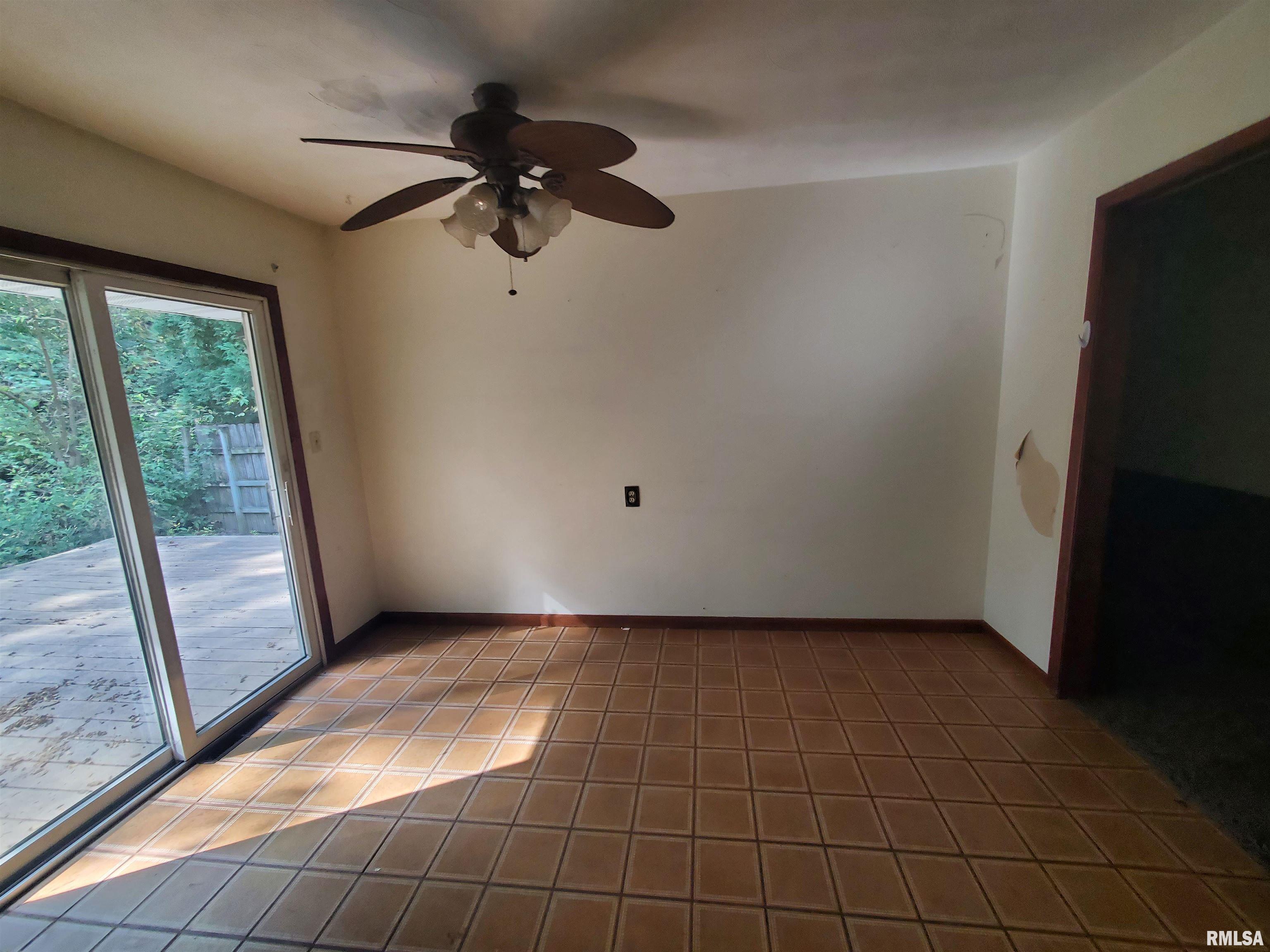 1637 Harrison Drive Clinton, IA 52732 - Photo 9 of 14