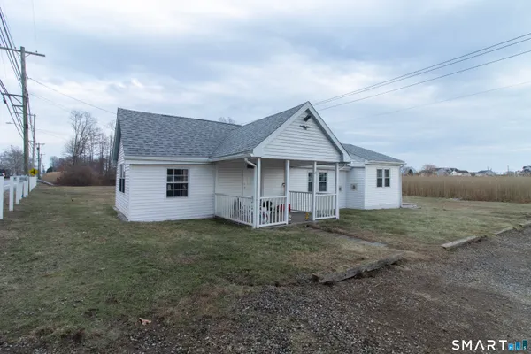 a view of a house with a yard