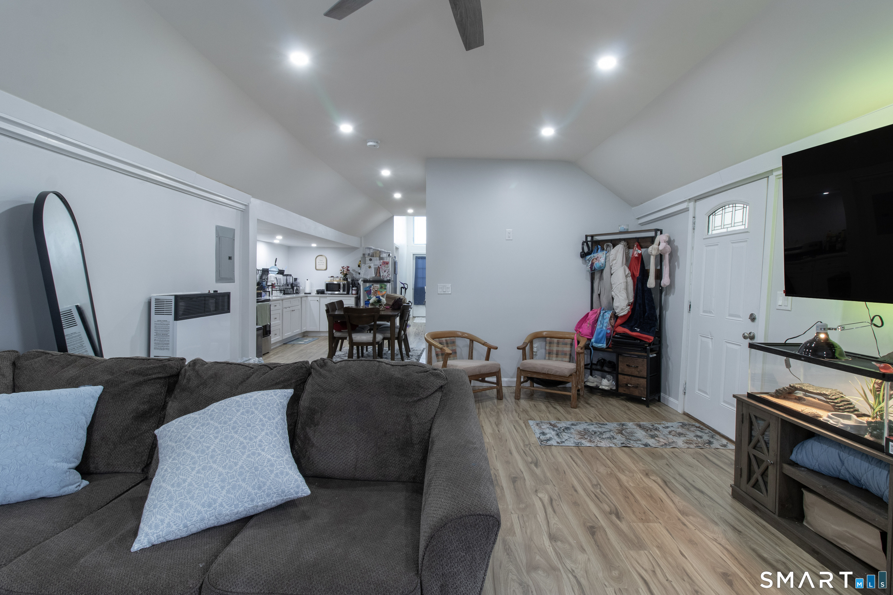 296 East Main Street Clinton, CT 06413 - Photo 6 of 32