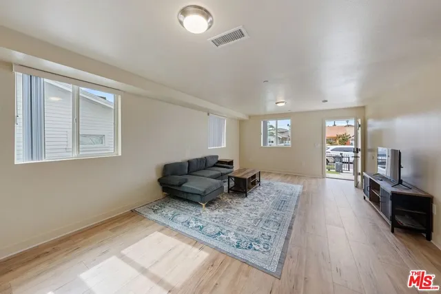 $5,200 | 5912 South Flower Street, Los Angeles, CA 90003