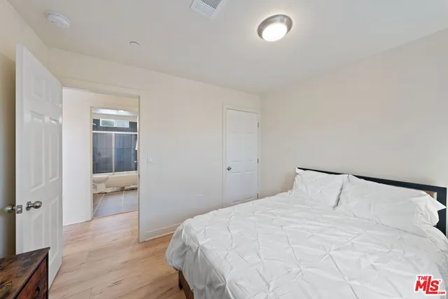 $5,200 | 5912 South Flower Street, Los Angeles, CA 90003