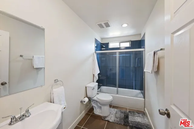 $5,200 | 5912 South Flower Street, Los Angeles, CA 90003