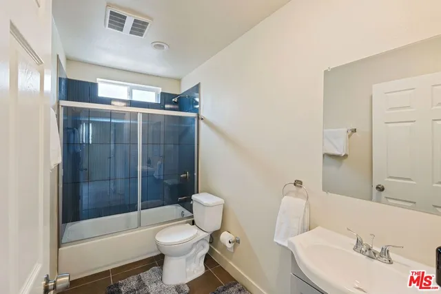 $5,200 | 5912 South Flower Street, Los Angeles, CA 90003