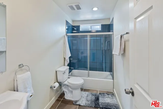 $5,200 | 5912 South Flower Street, Los Angeles, CA 90003