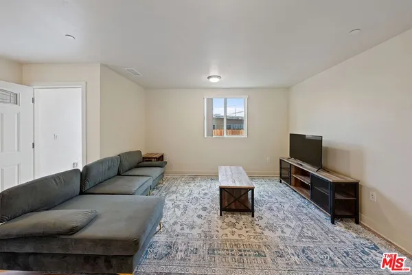 $4,600 | 5912 South Flower Street, Los Angeles, CA 90003