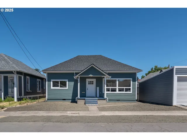 $259,900 | 176 Southeast Hoover Avenue, Roseburg, OR 97470