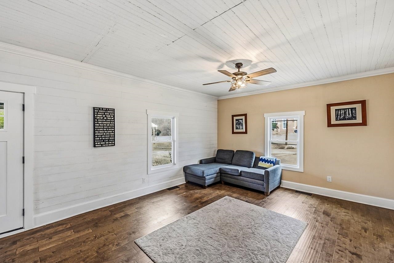 314 Depot Street Campobello, SC 29322 - Photo 9 of 42