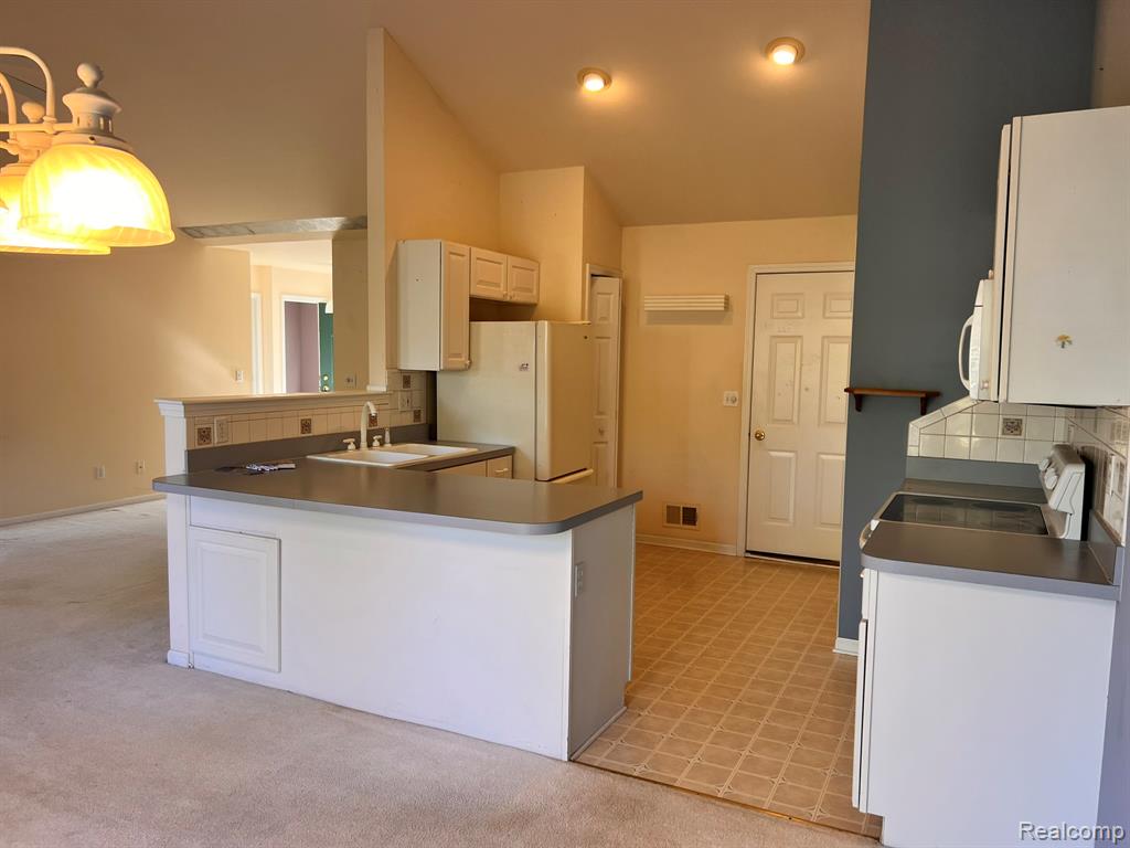 2078 West Ridge Drive, Unit 21 Davison, MI 48423 - Photo 4 of 39