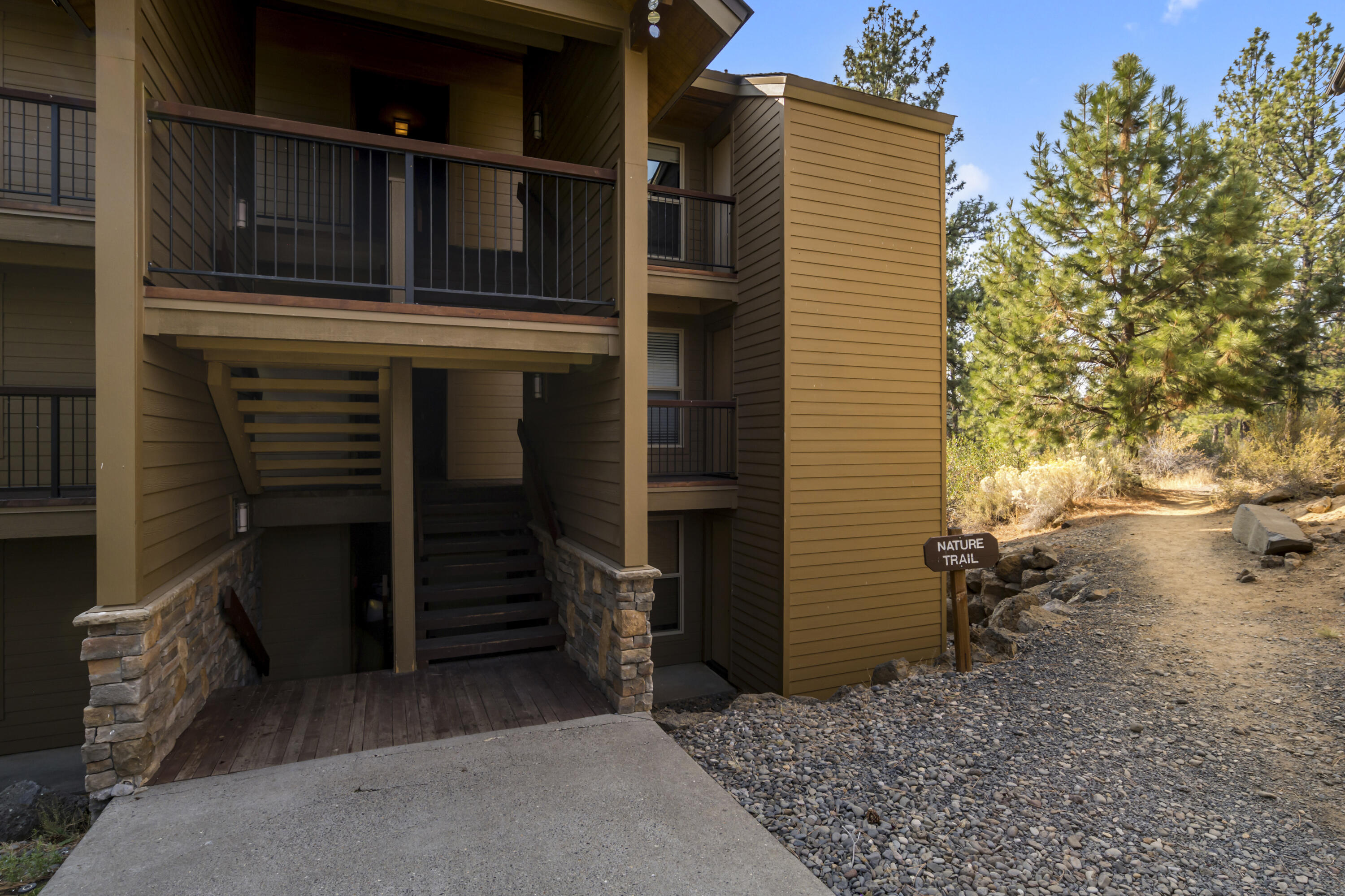 18575 Southwest Century Drive, Unit 1635 Bend, OR 97702 - Photo 20 of 23 JH5_9789