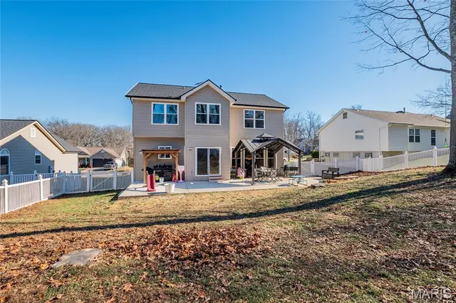 $425,000 | 2420 Silver Lake Estates Drive, Pacific, MO 63069