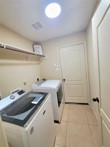 $2,200 | 142 Round Lake Drive, Rosenberg, TX 77469