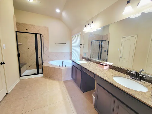 $2,200 | 142 Round Lake Drive, Rosenberg, TX 77469