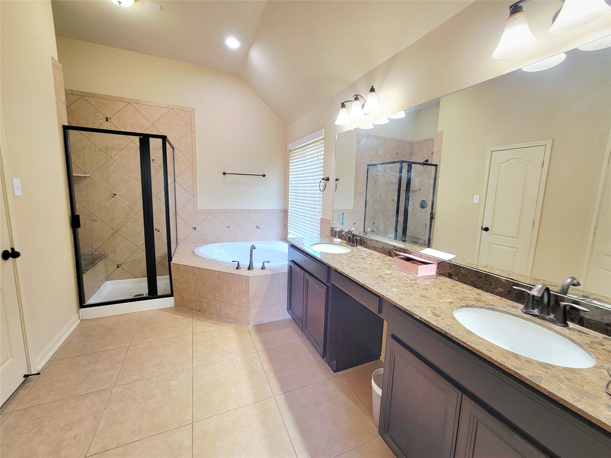 142 Round Lake Drive Rosenberg, TX 77469 - Photo 9 of 14 master bath.