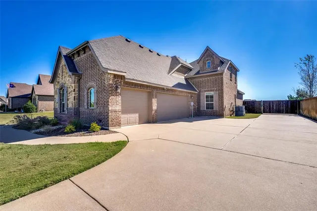 $599,500 | 7232 Sussex Lane, Mansfield, TX 76063