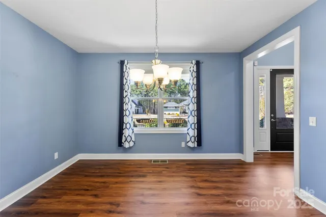 a view of empty room with window