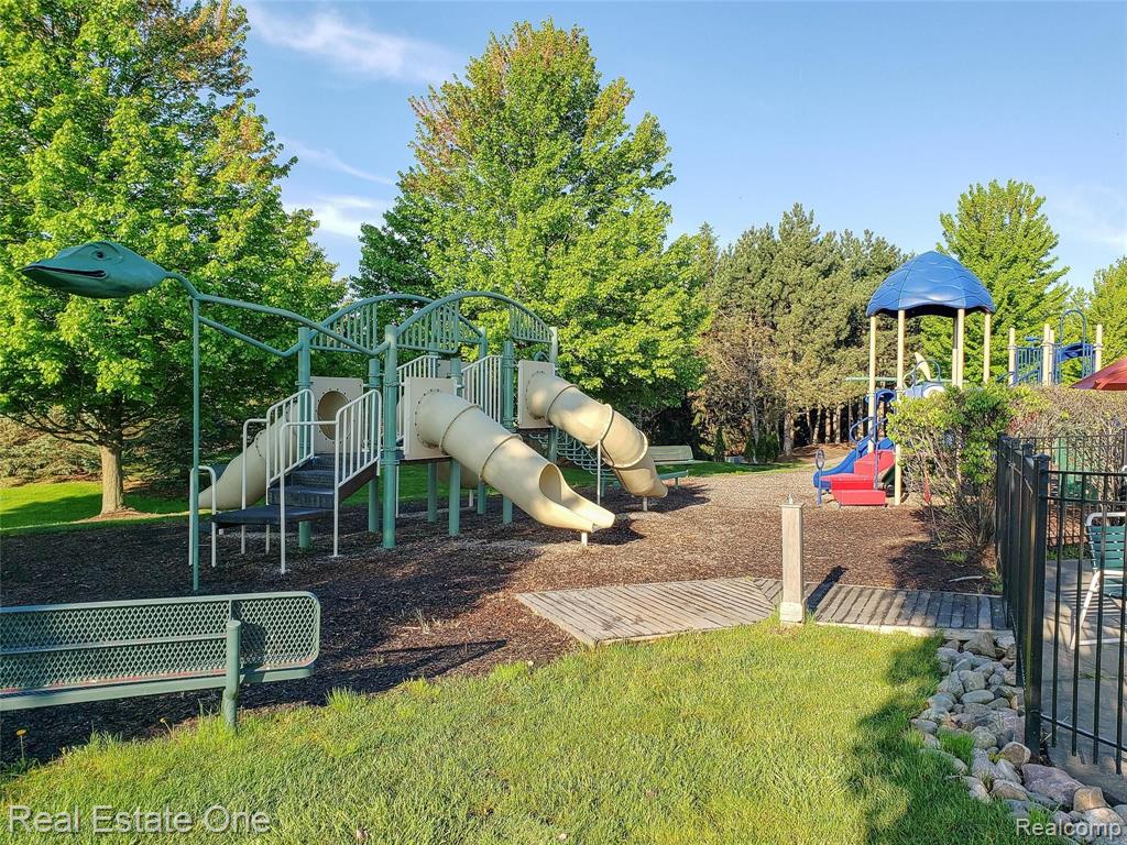 900 Loggers Circle Rochester, MI 48307 - Photo 7 of 24