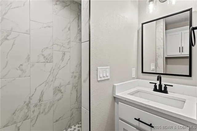 $875,000 | 472 Osage Oaks Drive, Climax Springs, MO 65324