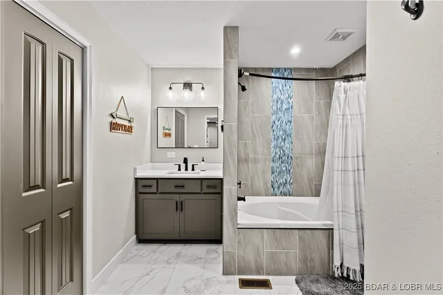 $875,000 | 472 Osage Oaks Drive, Climax Springs, MO 65324