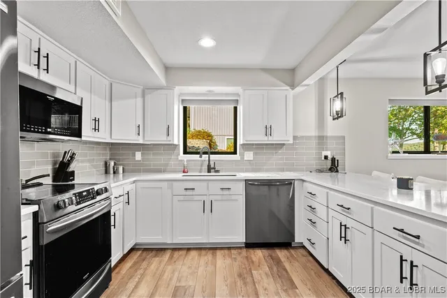 $875,000 | 472 Osage Oaks Drive, Climax Springs, MO 65324