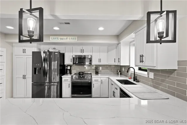 $875,000 | 472 Osage Oaks Drive, Climax Springs, MO 65324