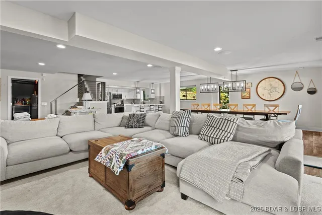 $875,000 | 472 Osage Oaks Drive, Climax Springs, MO 65324