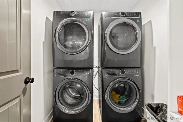 $850,000 | 472 Osage Oaks Drive, Climax Springs, MO 65324